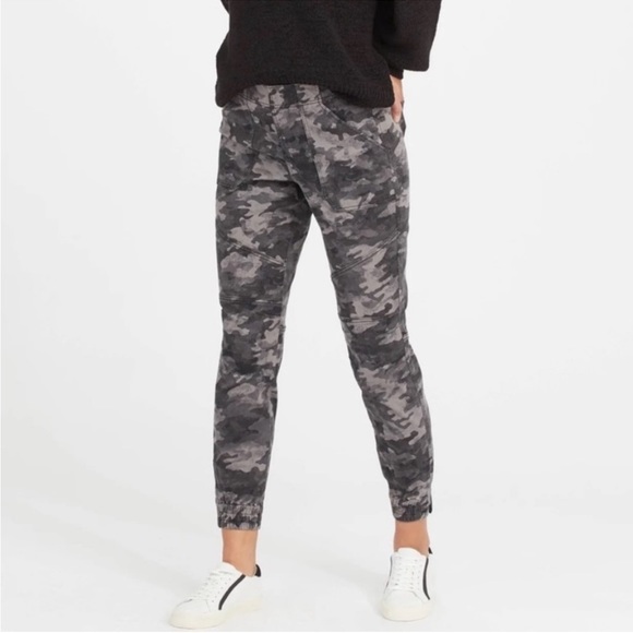 SPANX Pants - SPANX Gray Camo Jogger Pants XS